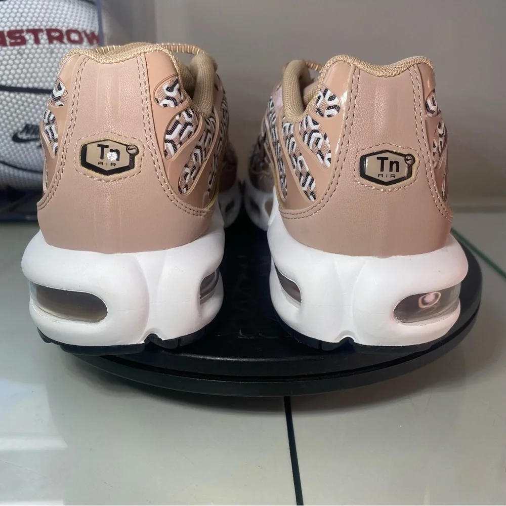🆕 Nike	Wmns Air Max Plus 'United in Victory' - Womens 8 - Picture 5 of 11